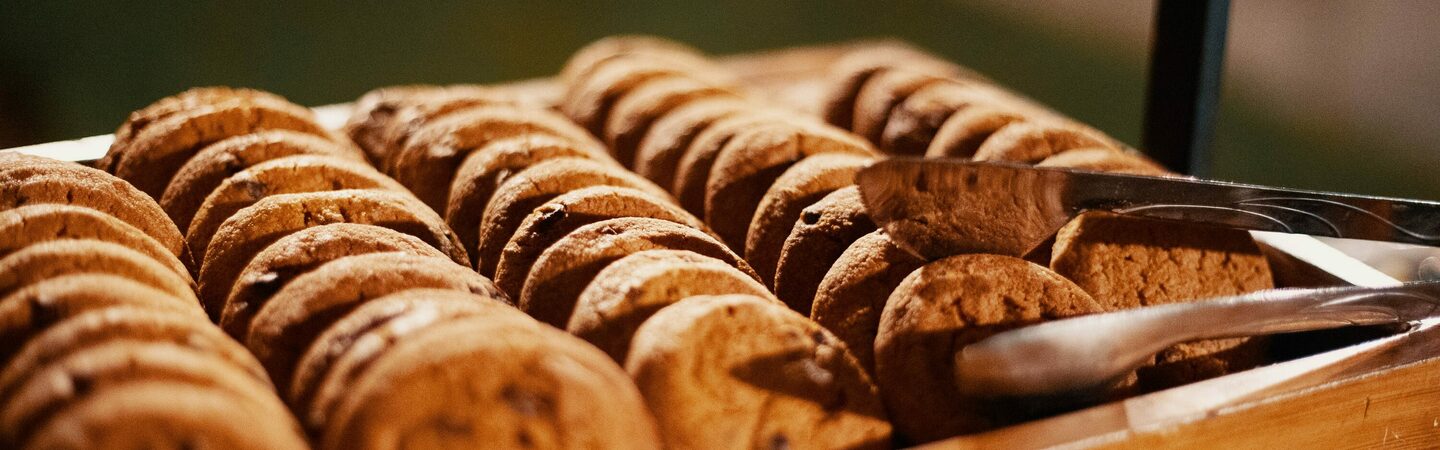 selective-focus-photography-of-baked-cookies-with-gray-1546890